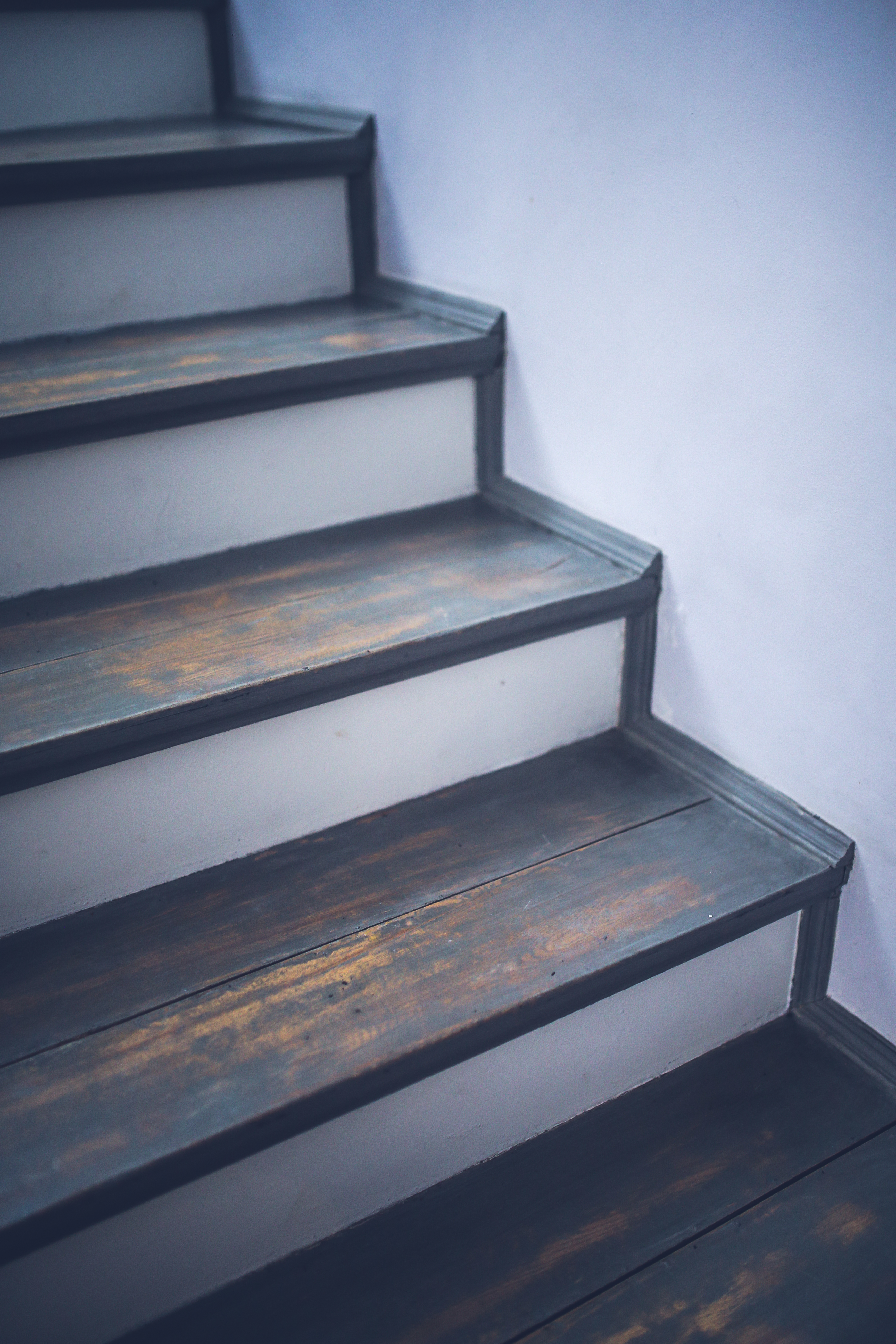 wood-stairs-vintage-grey.jpg